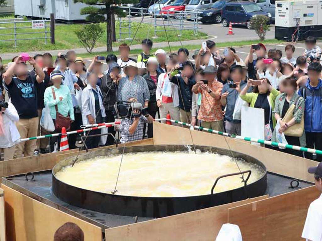 【厚沢部町】あっさぶ町ジャンボコロッケ 世界一の大きさにチャレンジ